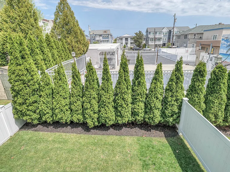 5 N Monroe Ave — Photo 43