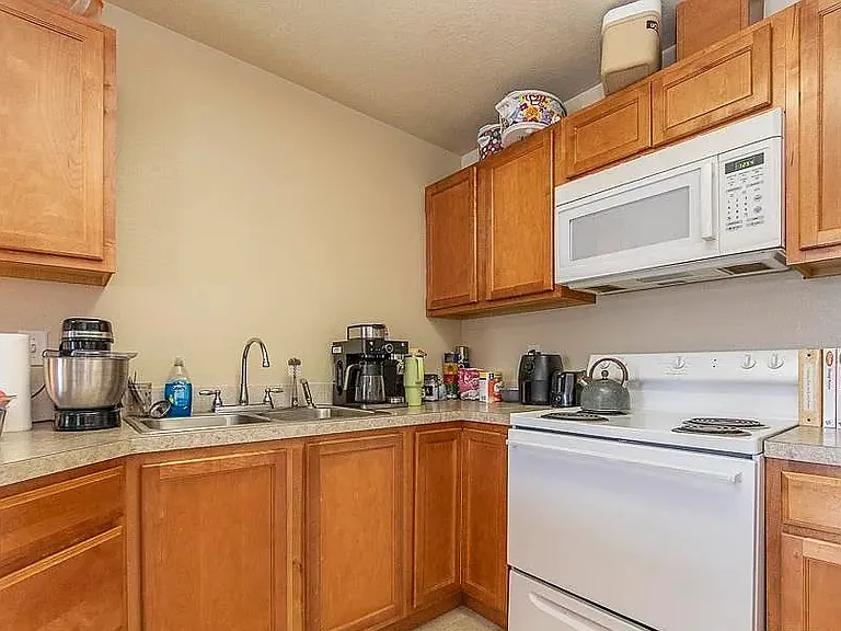1337 N Gingham Ave — Photo 9