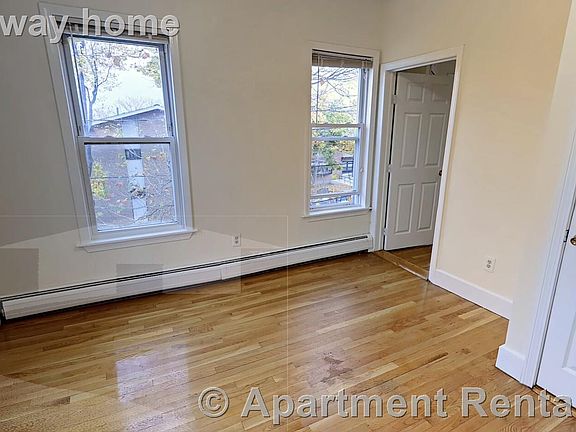 3rd image of 36 Bond St #2R