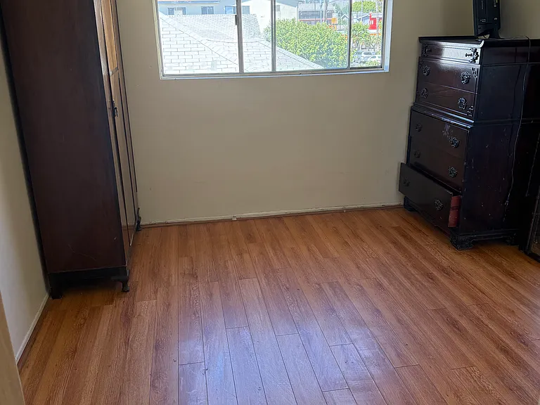 1025 N Mariposa Ave #2 — Photo 5
