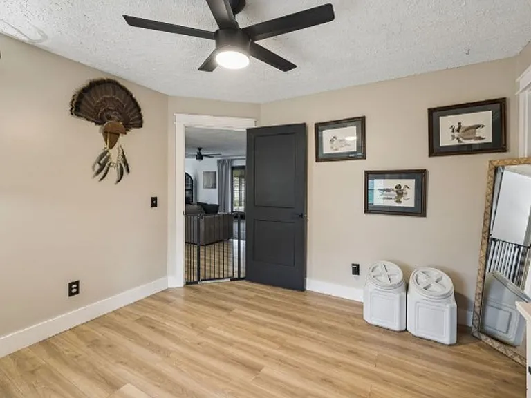 18 Crescent Blvd — Photo 11