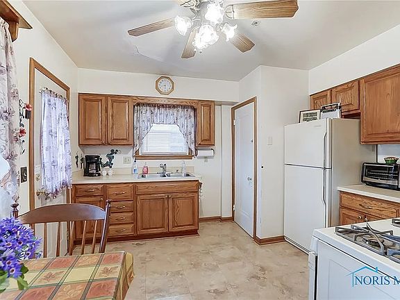 3rd image of 2015 Southmoor Dr