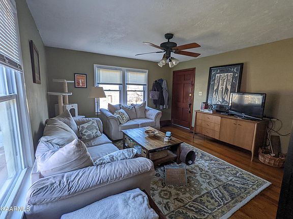 3rd image of 924 Oglewood Ave