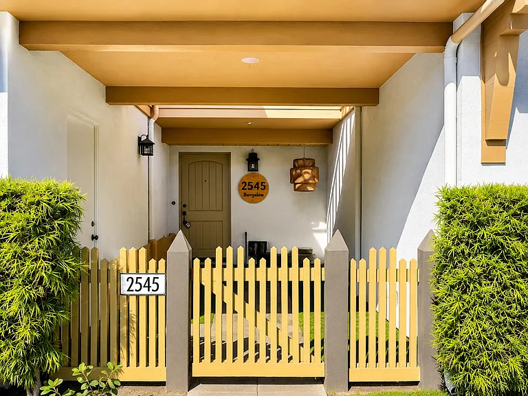 2545 Bungalow Pl — Photo 8