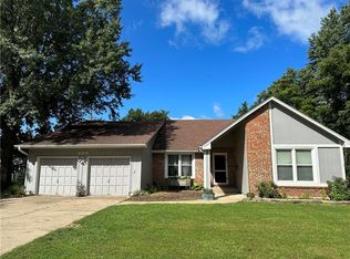 904 SW Savannah Dr, Lees Summit, MO 64081