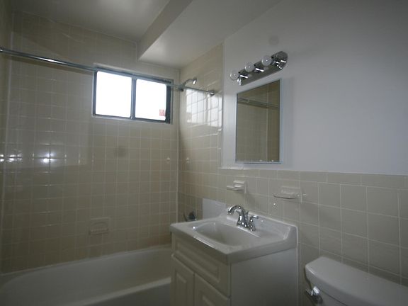 5th image of 10 Island Pkwy #3B