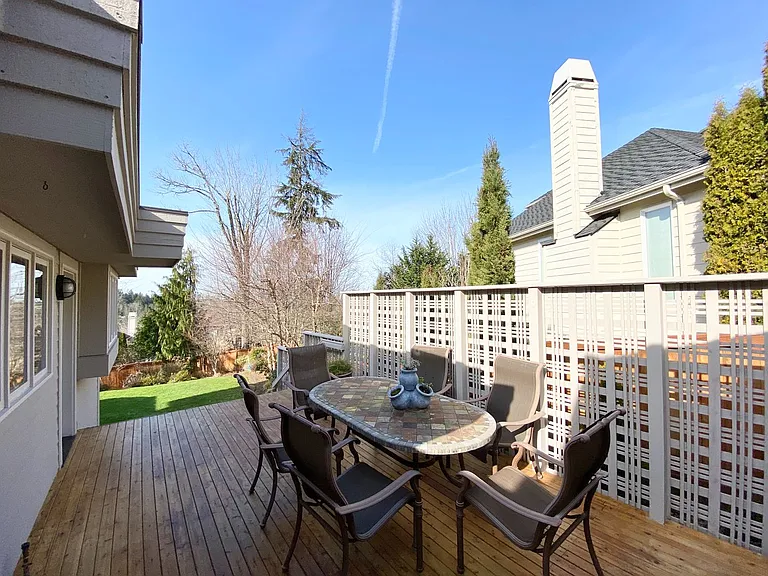 16558 SE 58th Pl — Photo 32