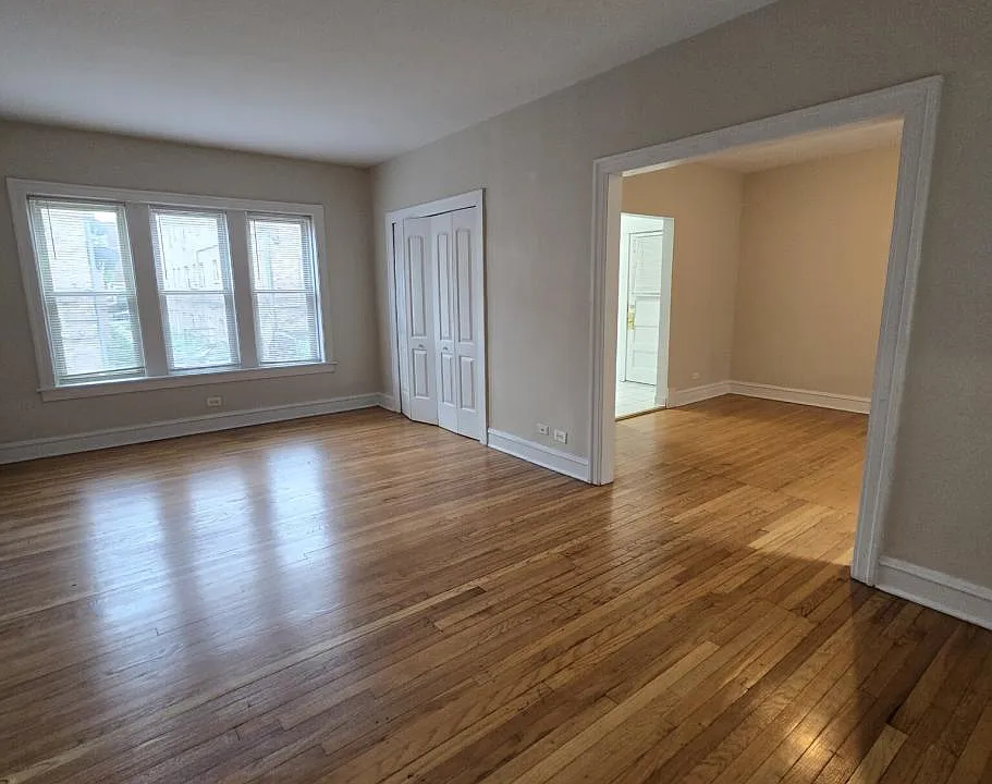 834 Reba Pl #2S