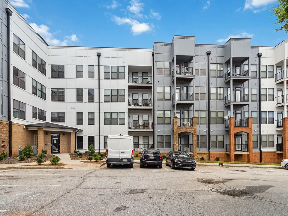898 Oak St SW #3228