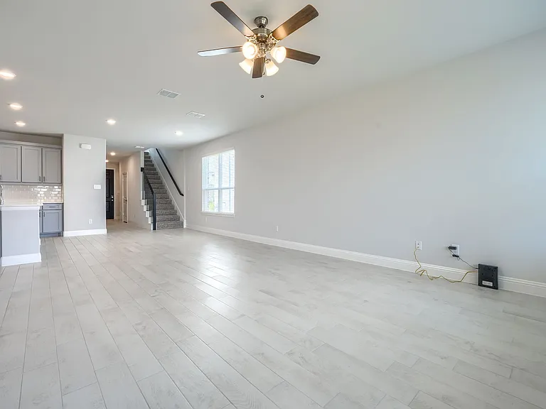 724 Portina Dr — Photo 12