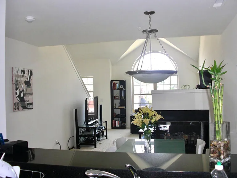 3218 Camden Dr — Photo 24