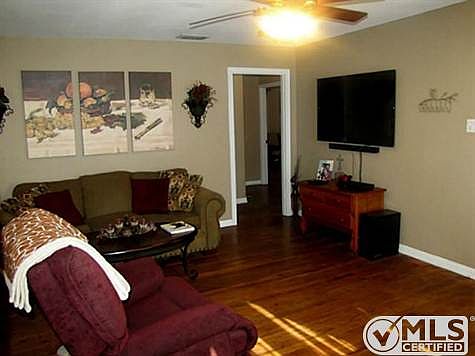 5th image of 1079 N Isla St