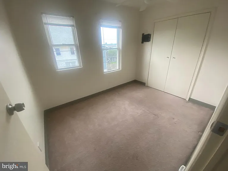 321 Plymouth Ave — Photo 4