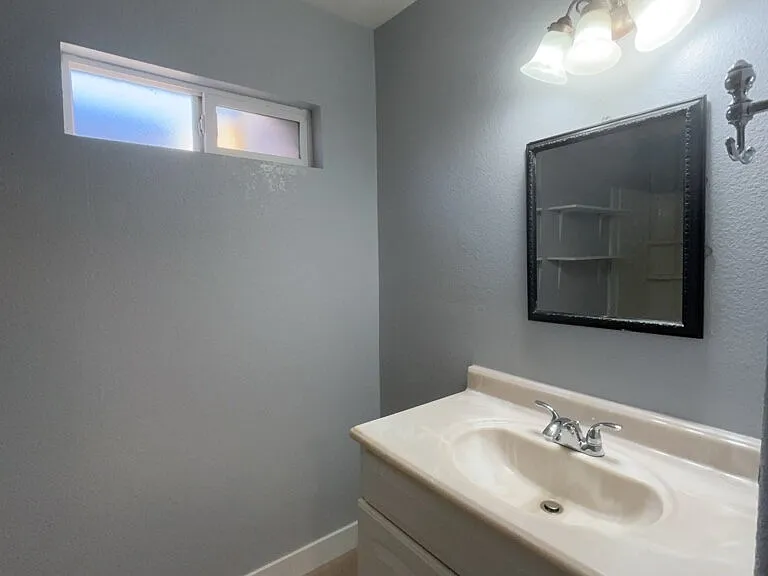 2400 S 15th St #1 — Photo 11