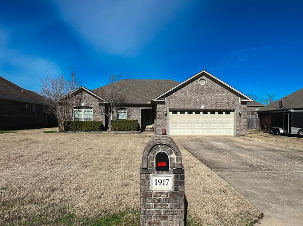 1917 Reveille Cir, Jacksonville, AR 72076