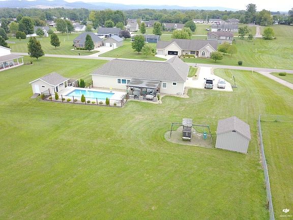 3rd image of 102 Todd Alan Dr