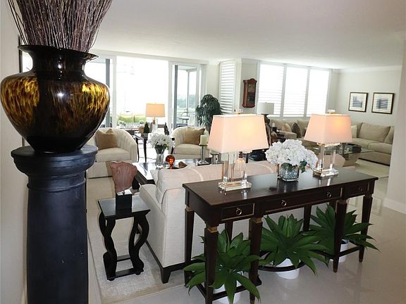 5th image of 3510 Oaks Way #703