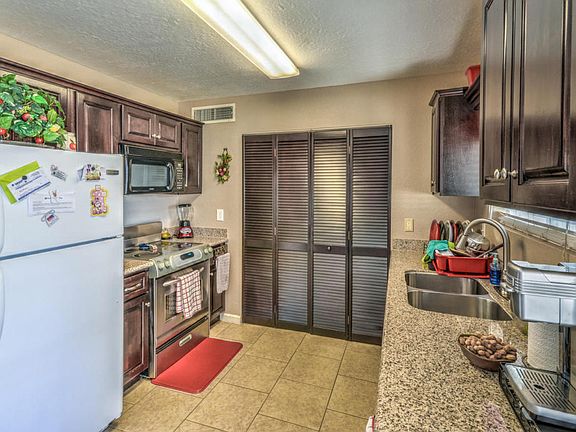5th image of 7627 W Mulberry Dr