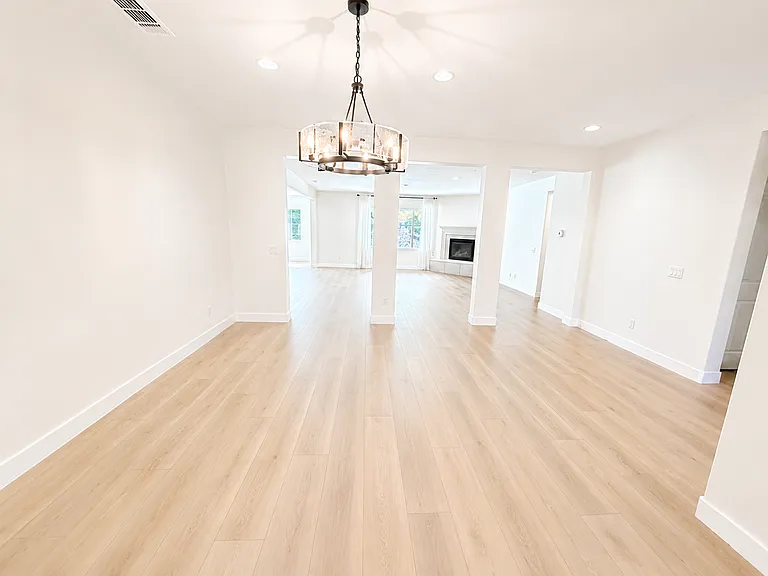 33919 Galleron St — Photo 8