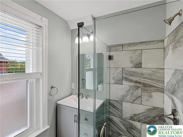 411 Main St #2 — Photo 23