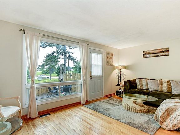 3rd image of 392 Woodfield Dr