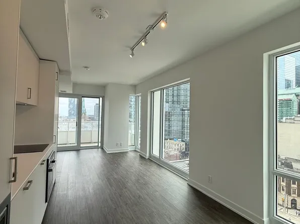 88 Queen St E, Toronto, ON