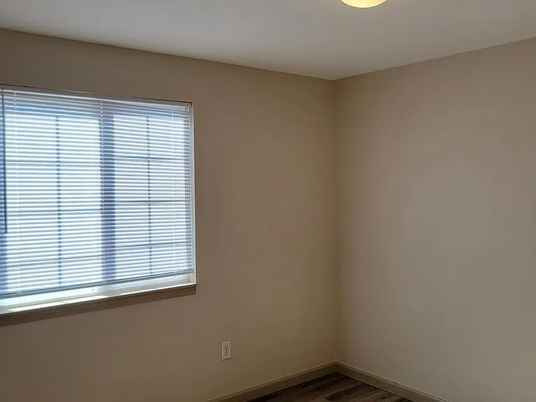 412 Alexander St NE — Photo 16