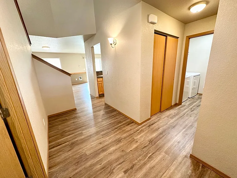 2102 N Yellowstone St — Photo 9