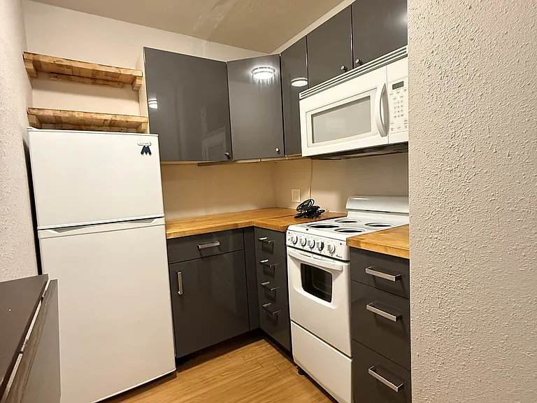 418 W Olive St — Photo 9