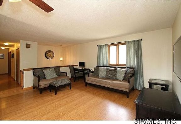 3rd image of 2 Trailridge Ln
