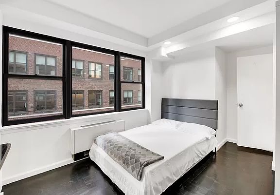 5th image of 240 E 46th St APT 12A
