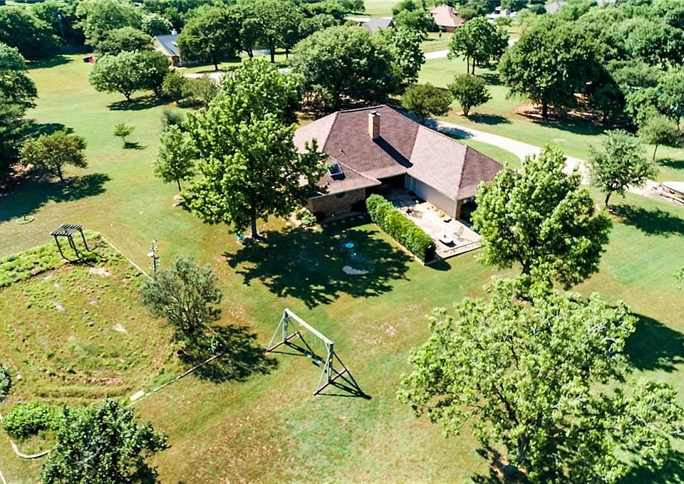 1st image of 910 Shady Meadow Ct