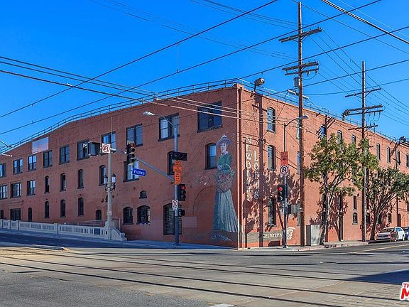 3rd image of 900 E 1st St