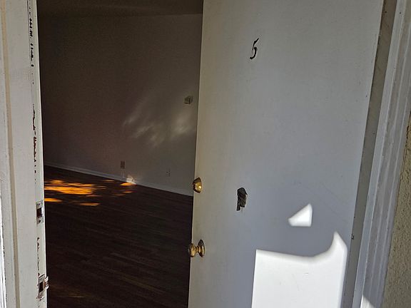 2nd image of 1710 Laurel Canyon Blvd #5