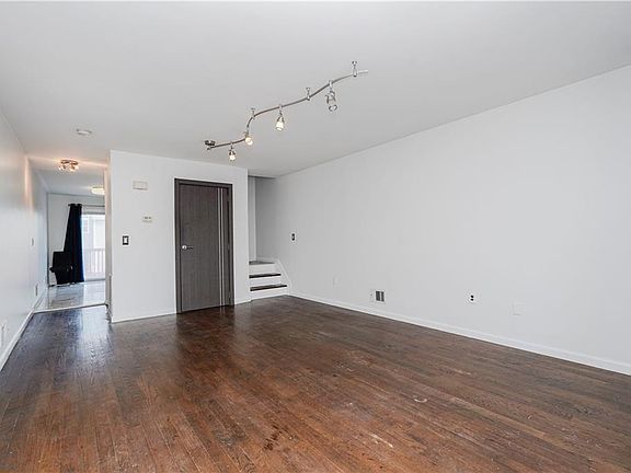 4th image of 244 Hett Ave