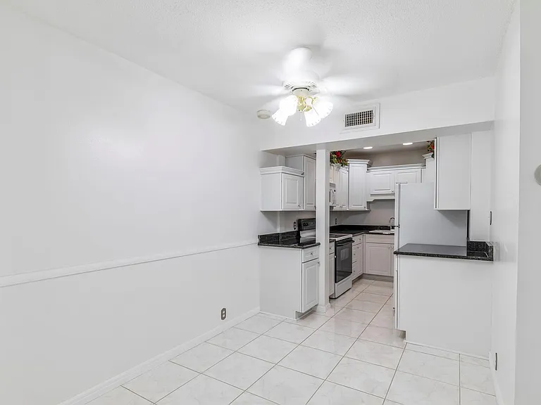 2601 Bellefontaine St #C104 — Photo 9