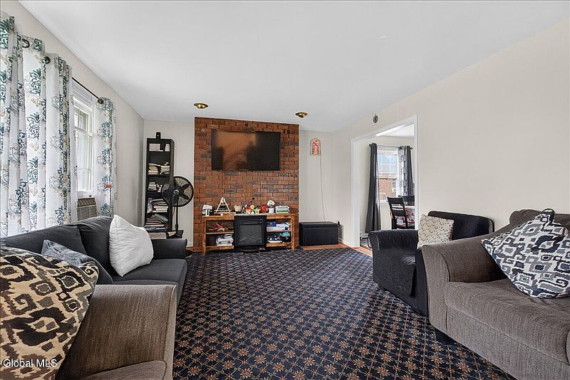 3rd image of 39 Dartmouth Street