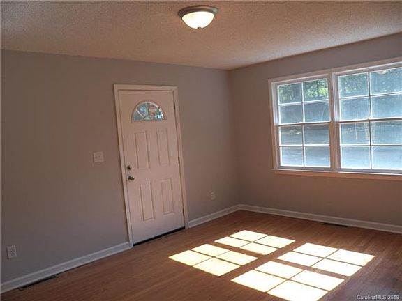 5th image of 1906 Elmwood Dr