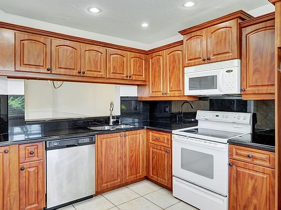 5th image of 6372 Boca Cir