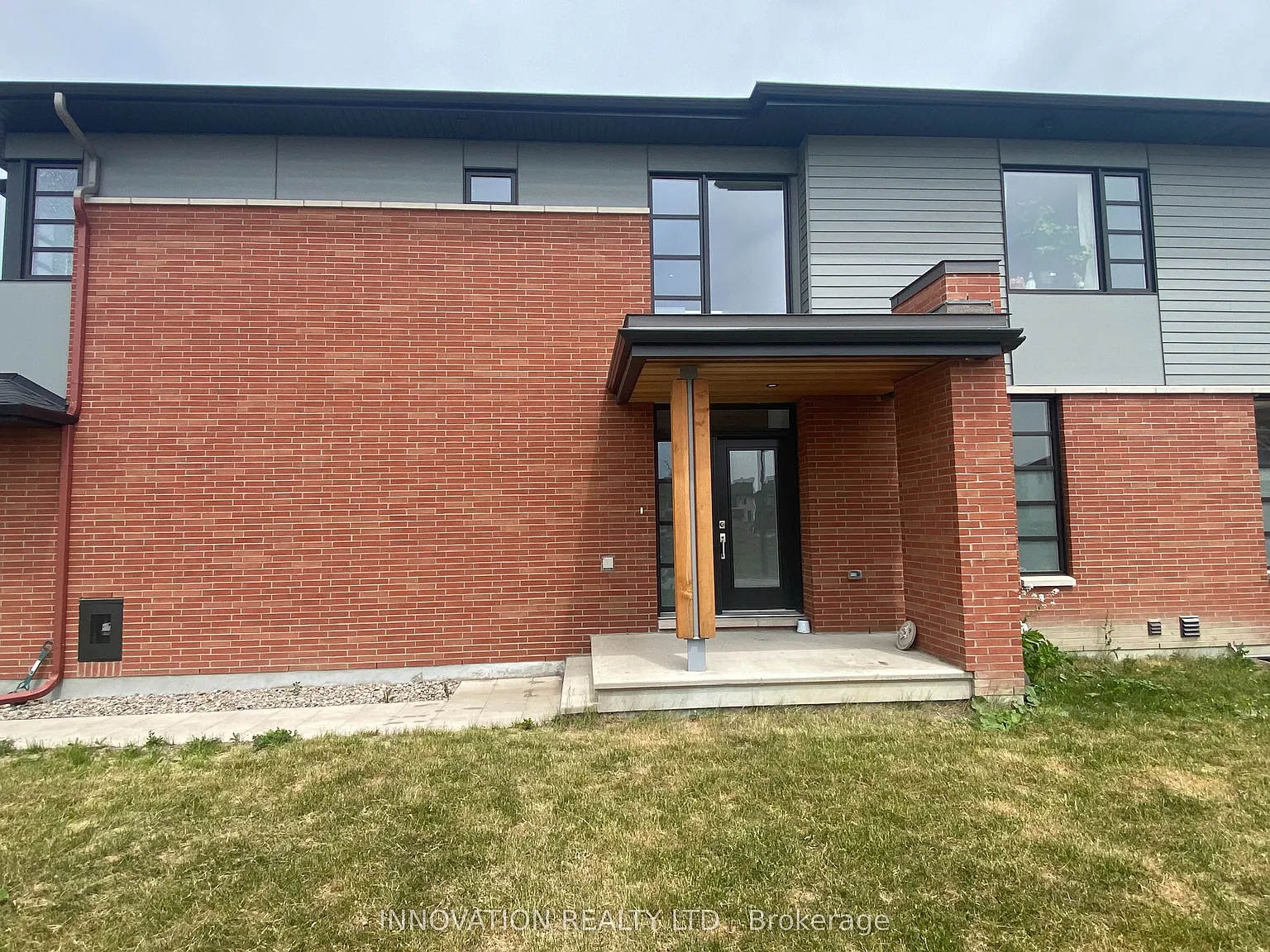 4 bed, $3,300 — Photo 2