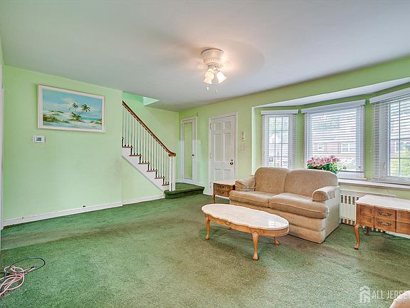 5th image of 289 Hazel Pl