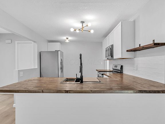 5th image of 1565 Brentnell Ave