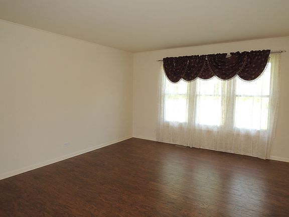 4th image of 12 Auburn Dr