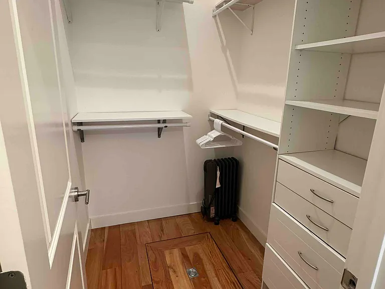1537 Barton Dr — Photo 8