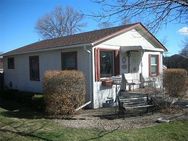 Basement unit in duplex with private entrance.
