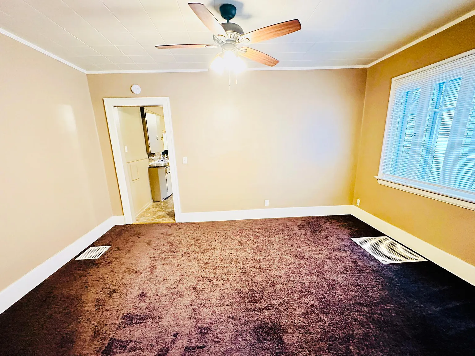 3 bed, 1.5 bath, 1320 sqft, $1,430 — Photo 4