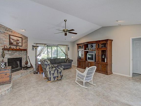 3rd image of 540 E Lake Dr