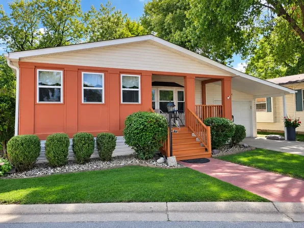 137 Melbrooke Rd #447, Elgin, IL 60123
