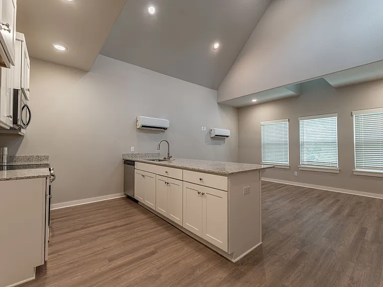 1315 S Van Buren Ave — Photo 19