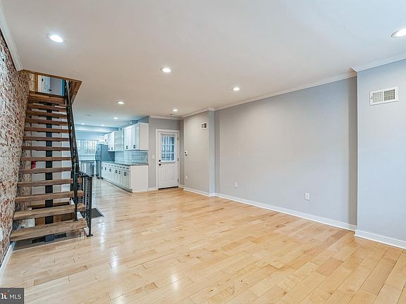 3rd image of 2317 Moore St